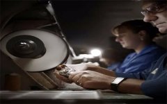 腕间守护：卡地亚表壳破损的创意修复方案与潮流搭